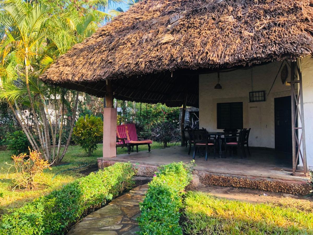 Miwa Holiday Resort Diani Beach Bagian luar foto