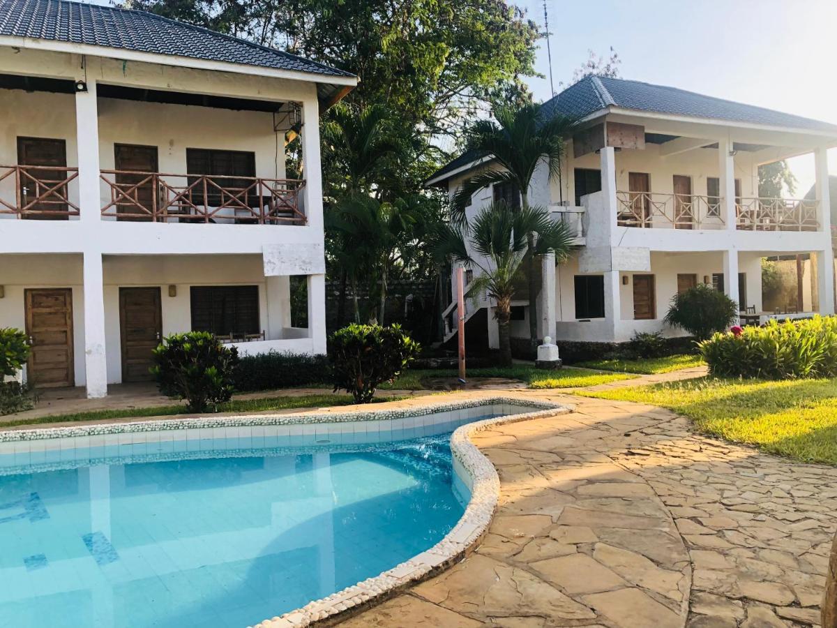 Miwa Holiday Resort Diani Beach Bagian luar foto