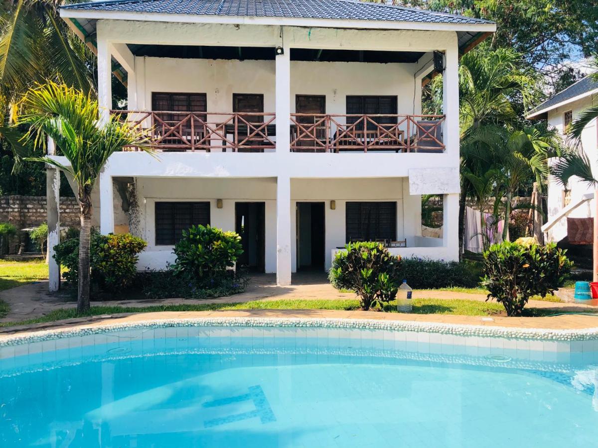 Miwa Holiday Resort Diani Beach Bagian luar foto