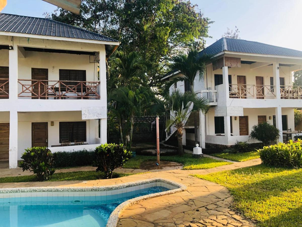 Miwa Holiday Resort Diani Beach Bagian luar foto
