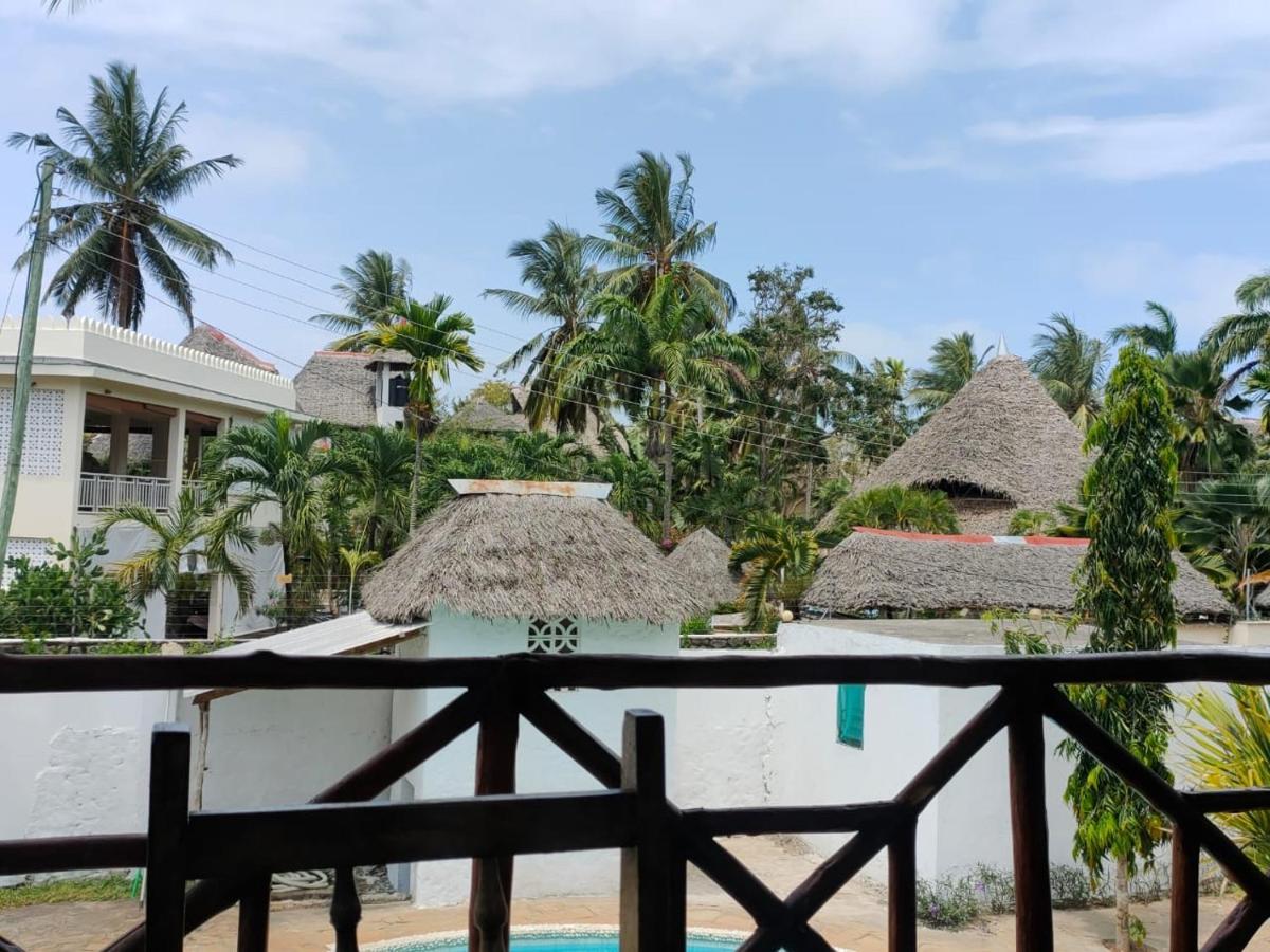 Miwa Holiday Resort Diani Beach Bagian luar foto